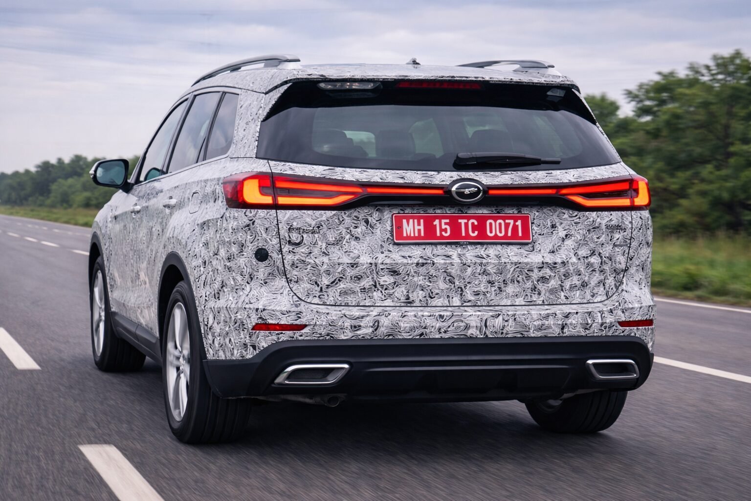 Mahindra XUV 7XO AX9L variant rear side spotted